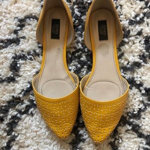 Jones New York Yellow Pointed Flats
